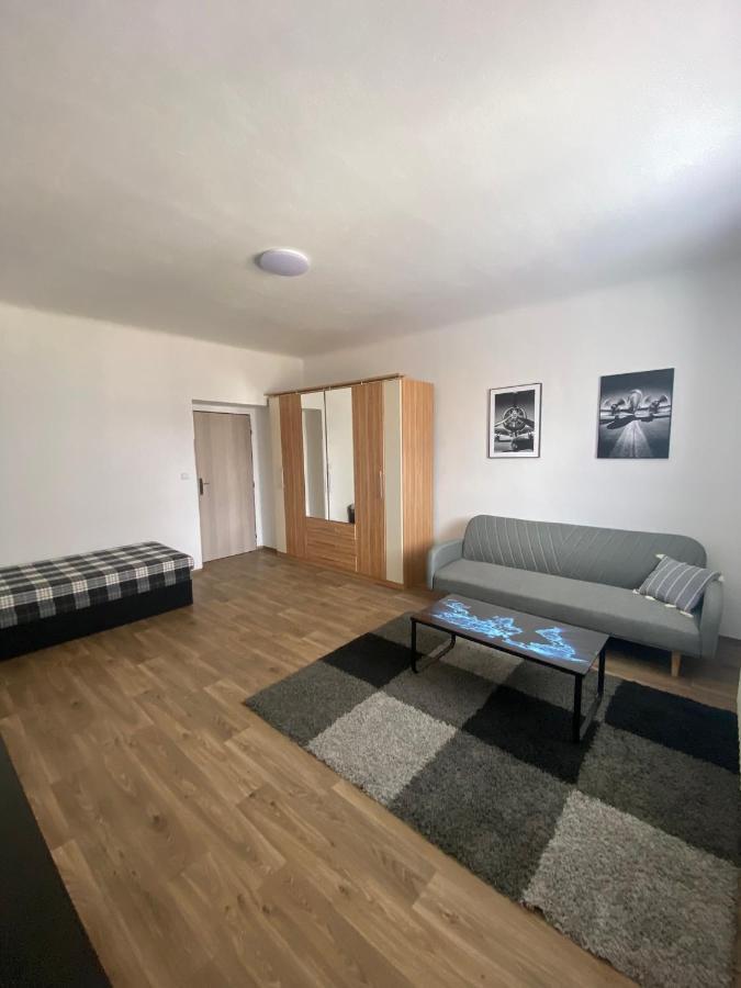 Cerna Ruze - Apartman 3 เปิลเซน ภายนอก รูปภาพ