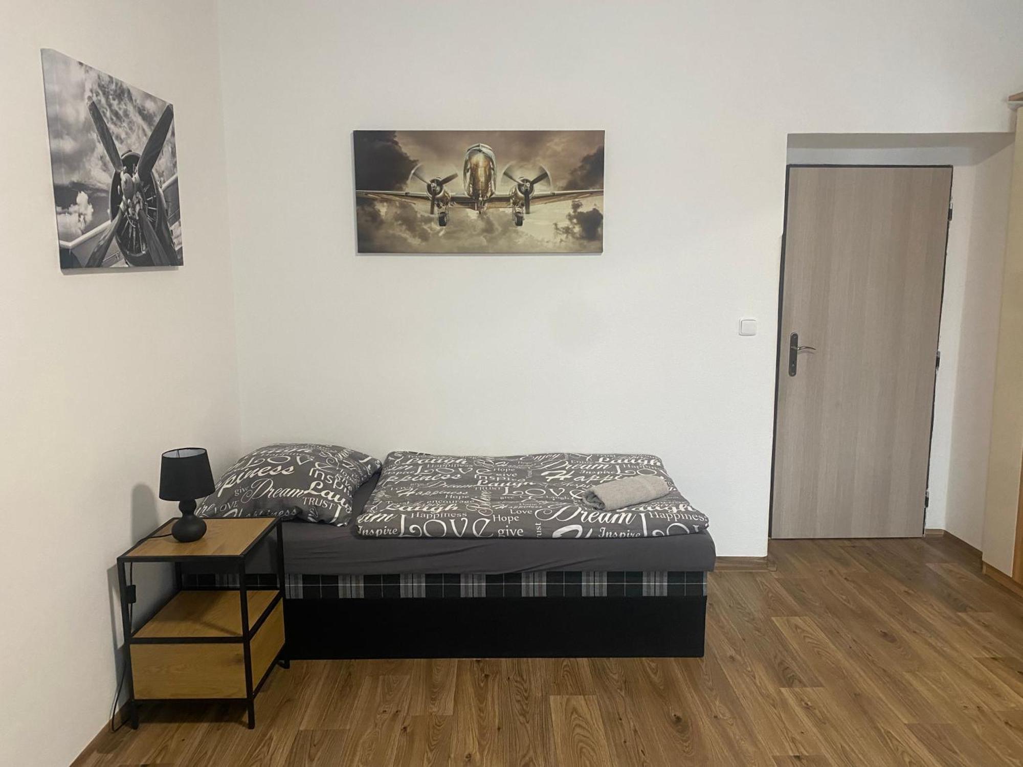 Cerna Ruze - Apartman 3 เปิลเซน ภายนอก รูปภาพ