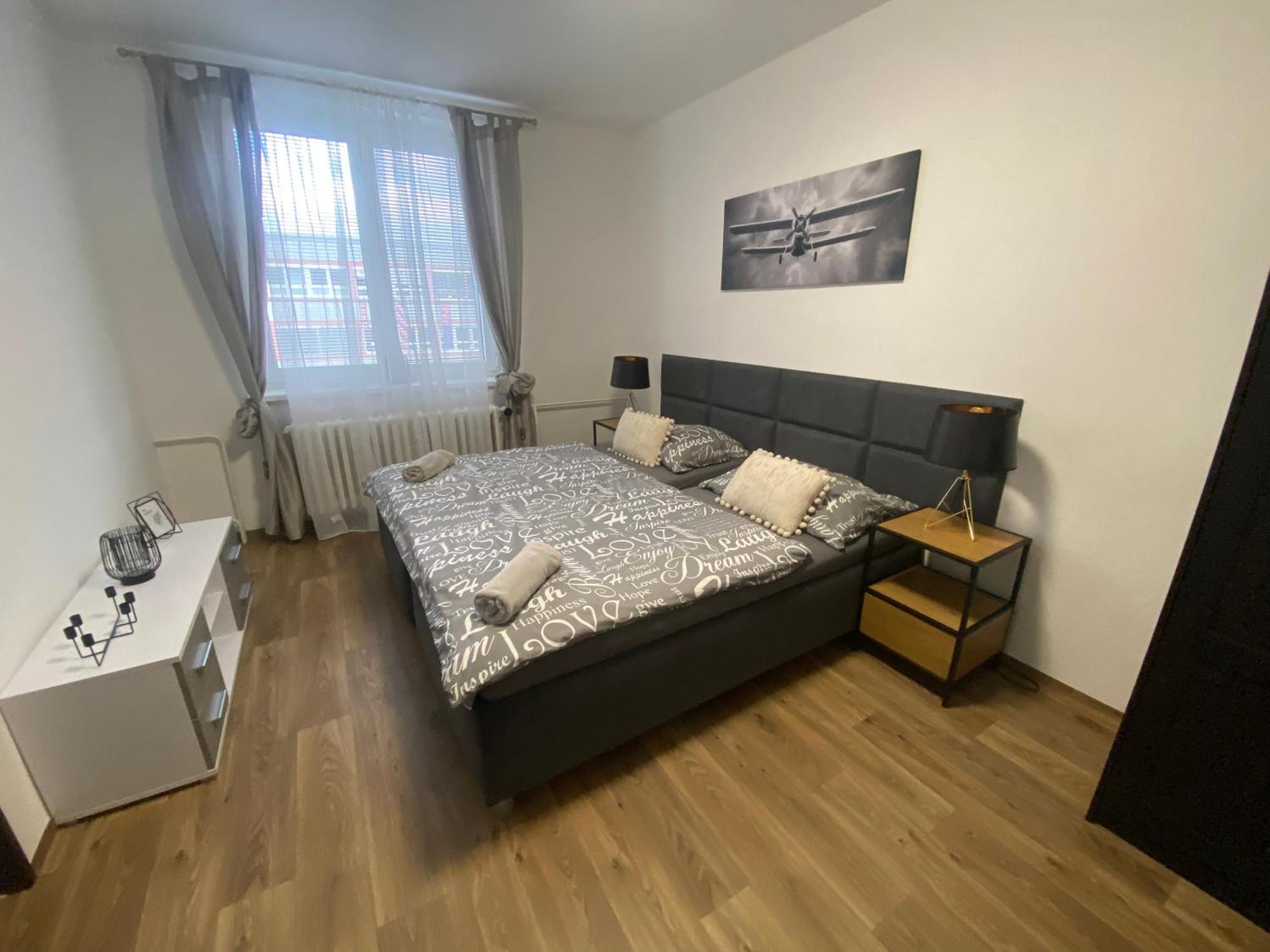 Cerna Ruze - Apartman 3 เปิลเซน ภายนอก รูปภาพ